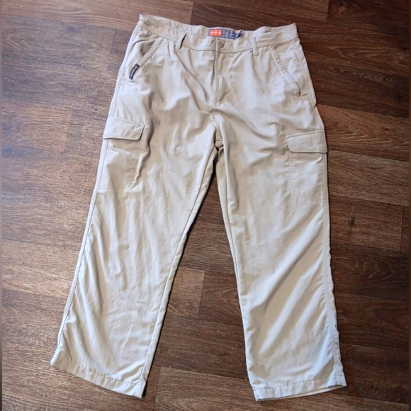 Merrell Tan Cargo Pants Relaxed Fit Size 36 Semi New - Picture 1 of 6